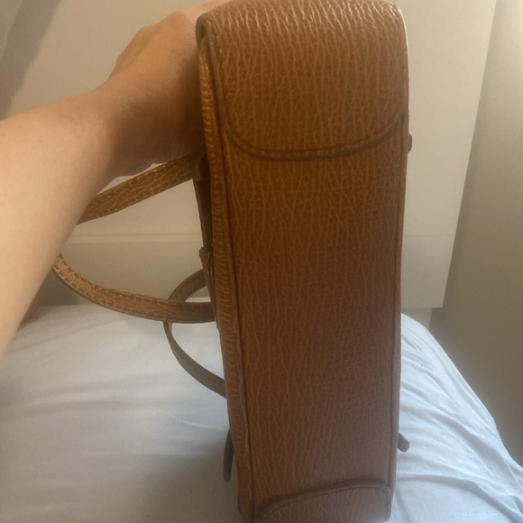 Tod’s tan leather baguette style bag in EUC - Picture 3 of 7